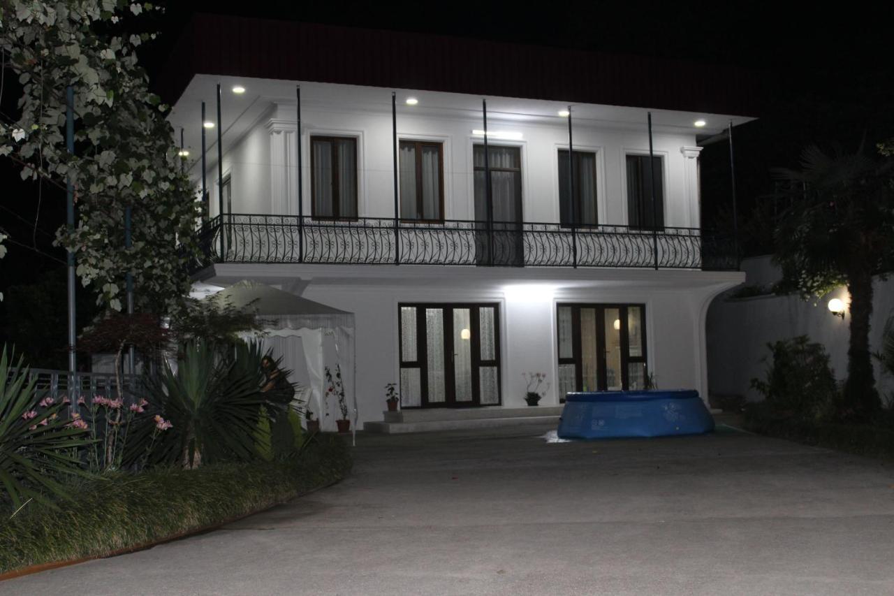 Villa Near The 巴统 外观 照片
